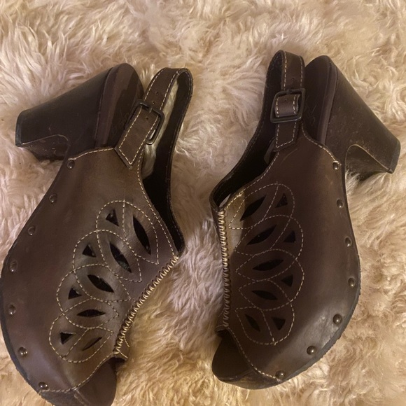 TRADED.   Good Condition Adorable Dansko Clog Sandals 38 Whiskey Brown - Picture 3 of 5